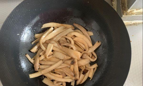 五香杏鲍菇的美味做法（以杏鲍菇为主要食材，搭配五香调料烹制）