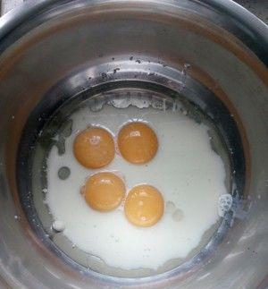 中空拉花戚风蛋糕的制作方法（带你轻松做出口感绵软的蛋糕）