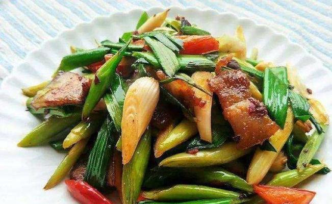 手把手教你制作美味的生腌酸菜蒜苗香菜（做家常菜必备技能，快来学习制作吧！）