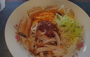 夏日凉面的制作与享用（清爽美味，解暑消暑，健康营养，家庭必备）