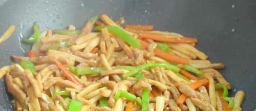 三香做法大全（教你如何制作美味可口的三香，让你成为家庭料理达人）
