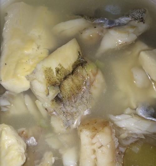 香辣鳕鱼炖豆腐的做法（口感鲜美的家常美食，享受温馨生活）