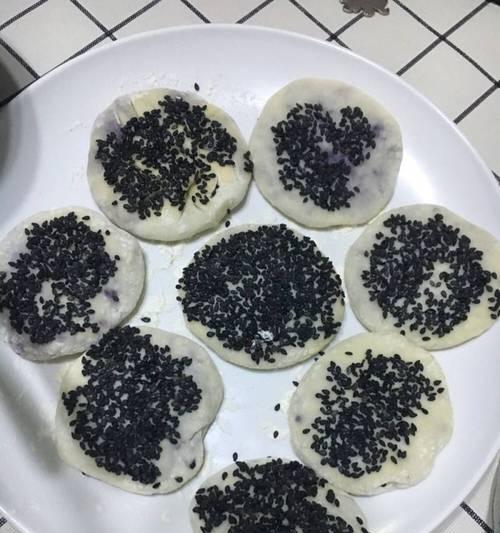 水晶紫薯饼，美味又健康（以自然食材制作的糕点，做一份健康早餐吧！）