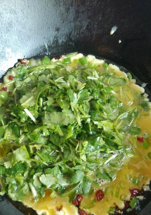 香菜拌鸡蛋，清新好味（教你如何做一份简单好吃的香菜拌鸡蛋）