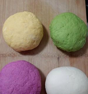 掌握三色彩色馒头的制作方法（独特口感，美味多彩，尽在彩色馒头制作技巧）