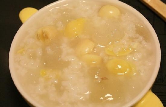 以雪蛤莲子白果粥为主题的美味养生食谱（养生美食的制作方法，助你轻松享受营养美食）