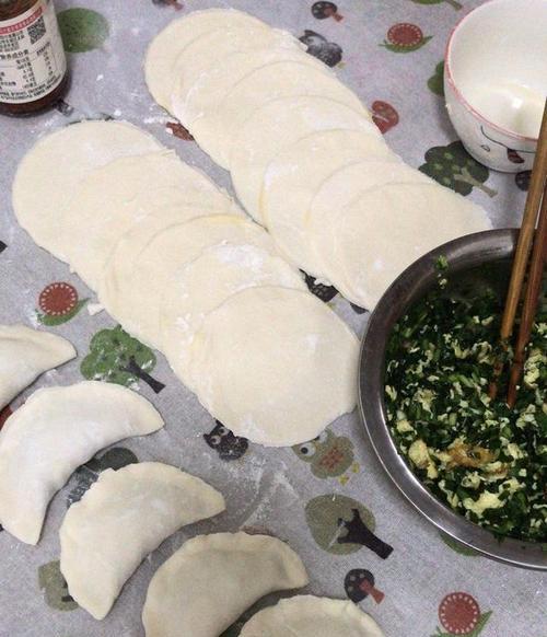 山韭菜鸡蛋饺子的制作方法（一份健康美味的家常饺子，让你想吃就能吃）