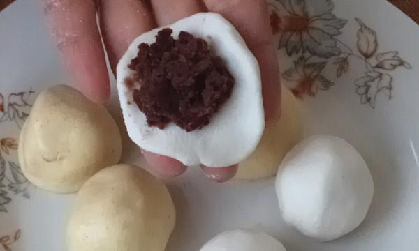 双色花生酱汤圆，轻松制作享受美味（传统佳节必备，汤圆新创意，花生酱馅，口感醇厚）