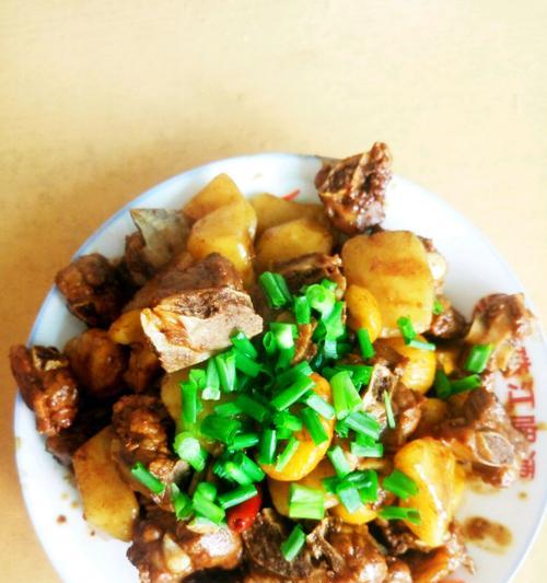 小土豆焖排骨的做法（美味健康，家常下饭必备）