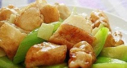 丝瓜炒茶干，清爽开胃好滋味（鲜嫩丝瓜与香脆茶干相伴，营养美味两不误）