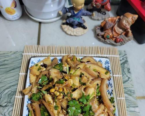 蒜香猪头皮的制作方法（美味又营养的家常美食）