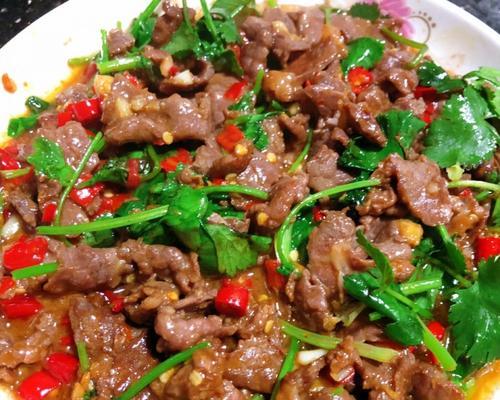 香菜小炒牛肉的制作方法（香气四溢，口感鲜美的家常佳肴）