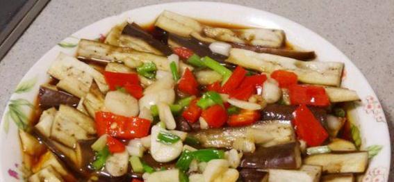 美味又健康，掌握蒜蓉茄子的烹饪技巧（做法简单，口感丰富，让你爱上茄子）