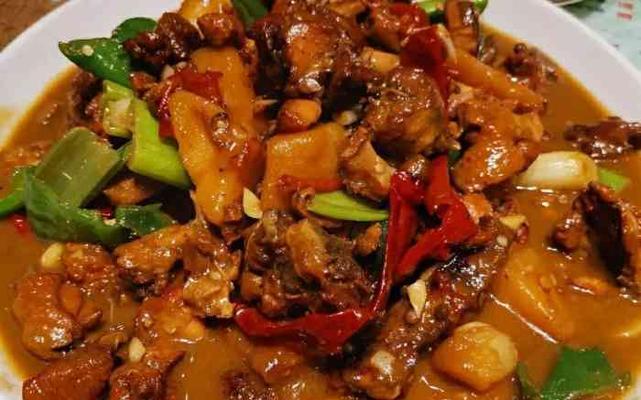 新疆柴窝堡辣子鸡的制作方法（学习如何制作正宗的新疆柴窝堡辣子鸡，体验辛辣鲜香的美食享受）