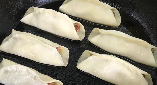 以鲜肉西葫芦水饺为主题的制作方法（健康美味的家常水饺制作方法）