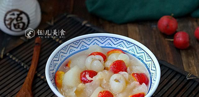 山楂银耳甜汤的做法（营养丰富，清爽可口，养生美味）