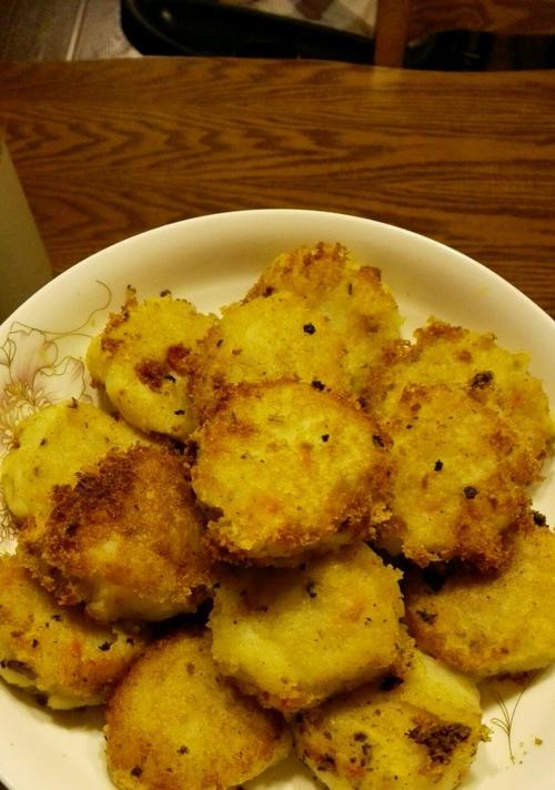 轻松做出美味的甜椒土豆饼（学会制作，享受无限美食乐趣）
