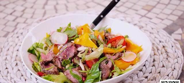 学会以沙拉牛排为主角的美食盛宴（从选料到烹饪，让你做出完美的沙拉牛排）