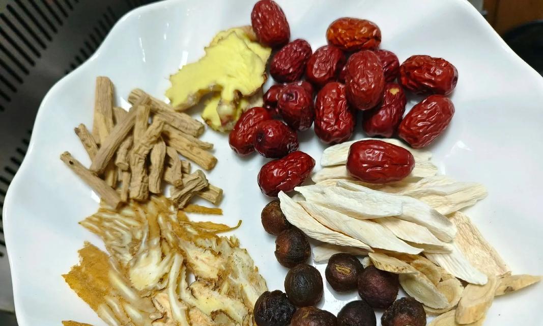 美味银丝花卷制作技巧（教你轻松做出香甜可口的银丝花卷，营养又美味）