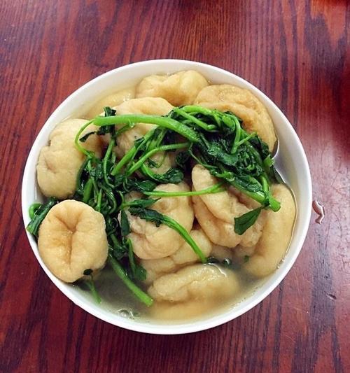美食家之选（用新鲜虾仁制作的鲜美味饺，搭配清爽西洋菜，让你尽享美味生活。）