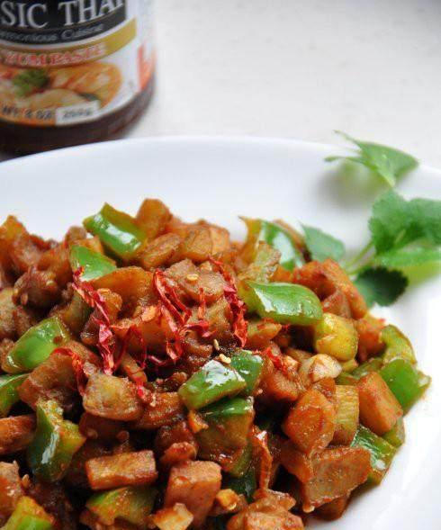 美味烧茄丁，做法大揭秘（掌握烧茄丁的诀窍，品尝美食享受生活）