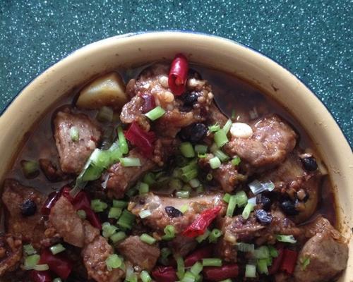 鲜辣爆炒排骨（家常美味，鲜香四溢）