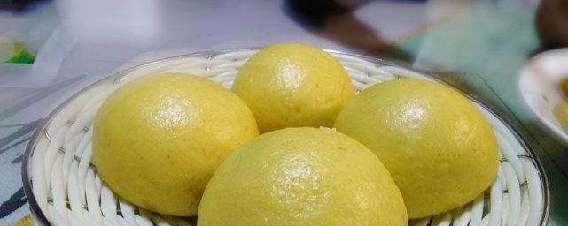 用玉米面做窝窝头，配上美味蔬菜（玉米面窝窝头，让家常菜变得更加健康美味）
