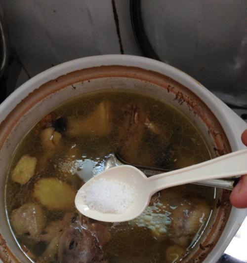 沙参排骨炖蹄筋，美味健康一锅烩（传统食材搭配创意厨艺，独具匠心的美食享受）