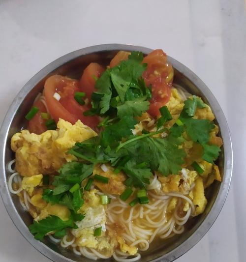 不可错过的美食（家庭简易版的炸酱面，营养美味又经济实惠）