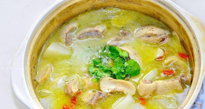 一碗养生佳汤——萝卜老鸭汤（以萝卜为主，鸭肉为辅，丰富你的营养之路）