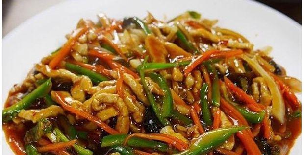 妙手炫彩，秒变小炒肉（以炫彩小炒肉为例，手把手教你做出五彩缤纷的美食）