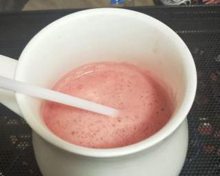 美味清凉的以西瓜奶昔（做法简单易学，享受夏日的美好时光）