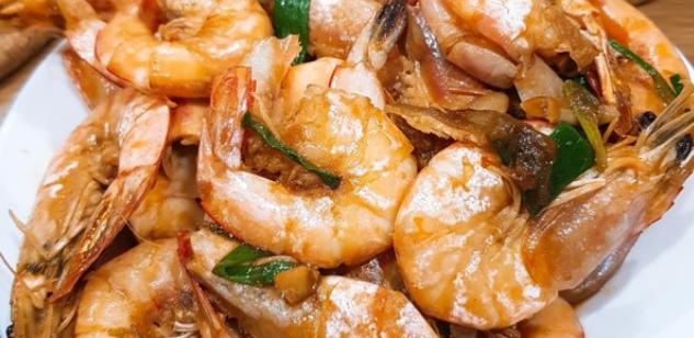 教你做最佳洋葱爆虾（掌握关键步骤，一口咬下满满的海鲜鲜香）