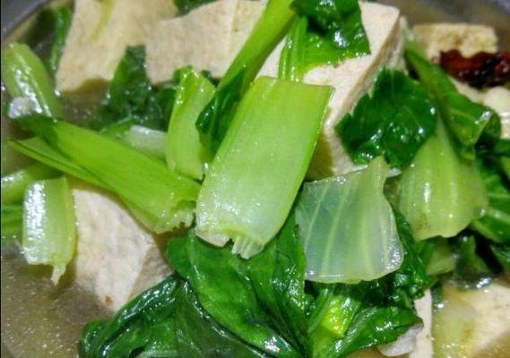 小白菜熬豆腐的做法（健康营养，家常美味）