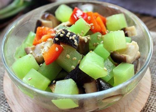 双椒炒素菜的做法（口感鲜美、健康营养的家常素菜）