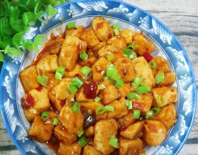 家常美食砂锅白菜豆腐（清淡营养又美味的冬季必备佳肴）