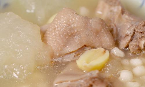 酸萝卜老鸭汤，滋补养生的美味佳肴（营养丰富，味道鲜美，家常好做）