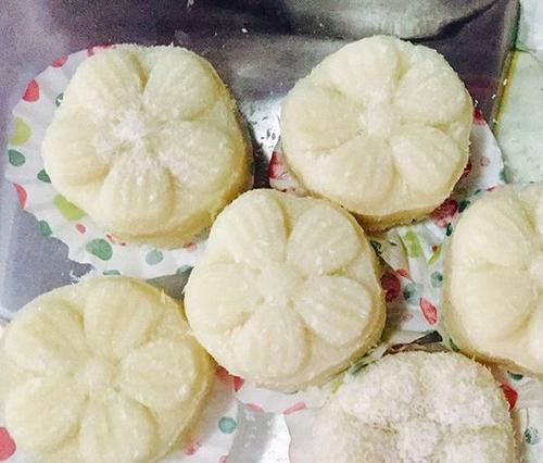 教你制作美味四色冰皮月饼（以冰皮的松软口感为主，加入多种口味丰富多彩，轻松DIY）