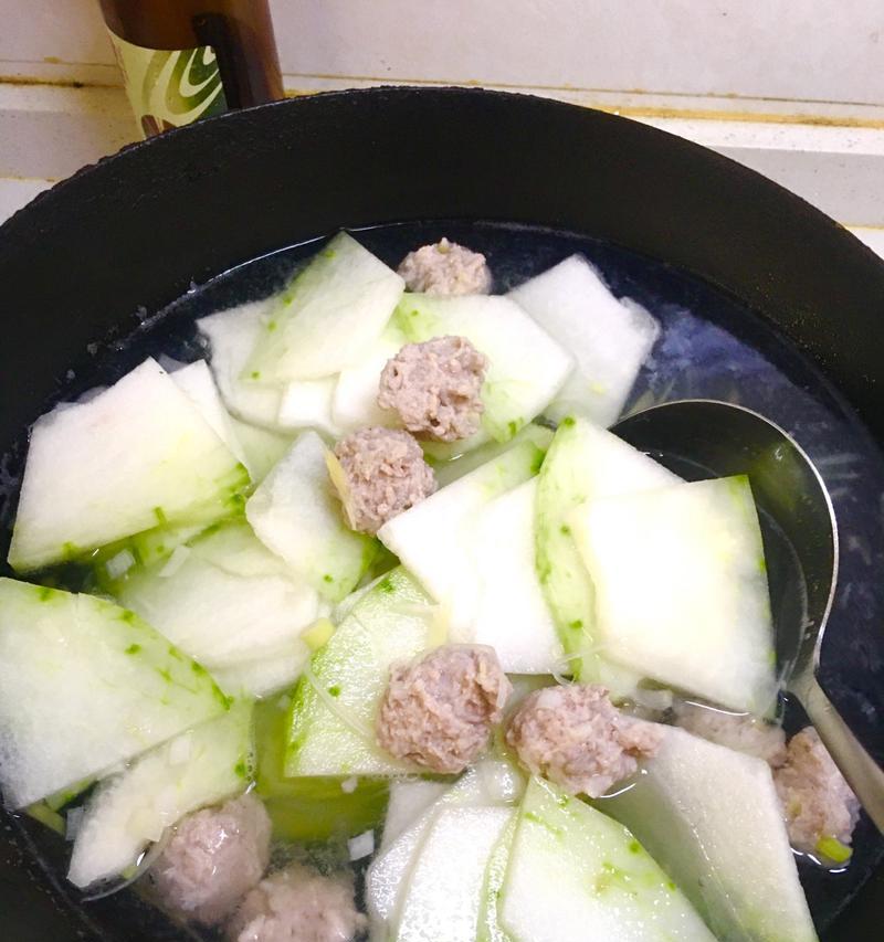 暖身好汤-羊肉丸子冬瓜汤（冬日必备的营养汤品，让你温暖过冬）