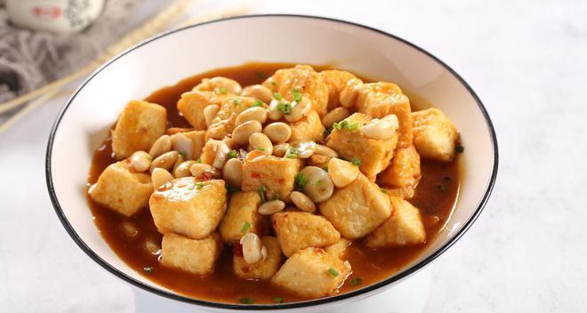 小根蒜鸡蛋炒豆腐的制作方法（学会做一道美味的家常菜，让你的厨艺更上一层楼）