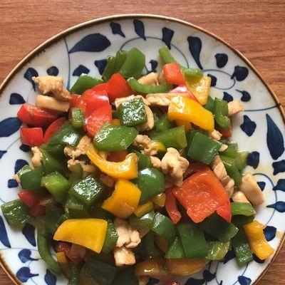 美味三彩鸡丁的做法（传统风味，营养丰富，快速上桌）