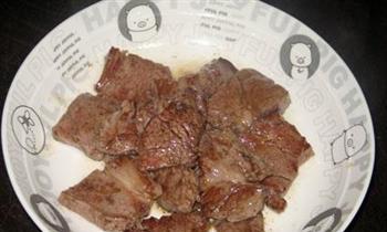 美味易做的西冷牛肉扒芥蓝（享受一顿健康美食的简单方法）