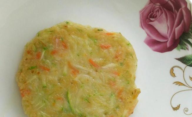 鲜美丝瓜鲜虾饼做法（健康美味，营养丰富的家常小菜）