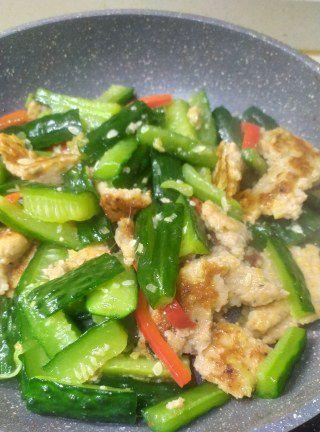 如何利用虾胶制作美味佳肴（做法详解，让您的菜肴更加鲜美可口）