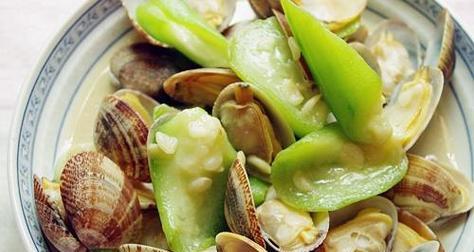 丝瓜烩蛤蜊的美味佳肴（海鲜食谱佳肴，丝瓜与蛤蜊的完美搭配）
