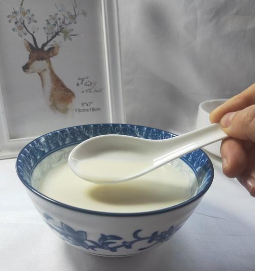 如何自制美味生磨黄豆原味豆浆（手工制作原味豆浆，让你健康又美味）