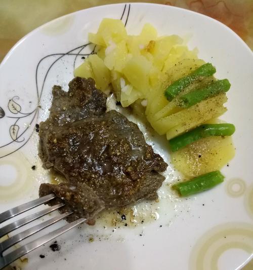 三分钟学会做牛排（快速简单的牛排制作技巧）