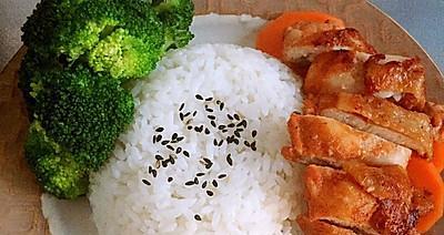 日式照烧鸡腿饭的制作方法（做一份美味日本料理，让味蕾感受风情）