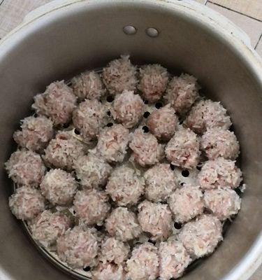 自制美味鱼肉丸的做法（家庭厨艺营养丰富健康美味）