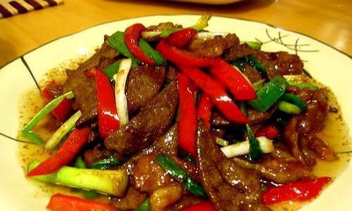 学会猪肝炒肉，快速营养丰富！（15个步骤让你轻松做出美味佳肴）